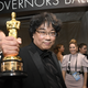 Illustration for article titled Texas chainsaws and standing ovations: Bong Joon Hos best Oscars moments